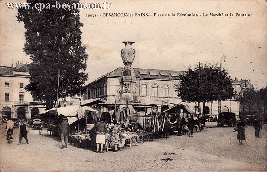 20071. - BESANÇON-les-BAINS. - Place de la Révolution - Le Marché et la Fontaine